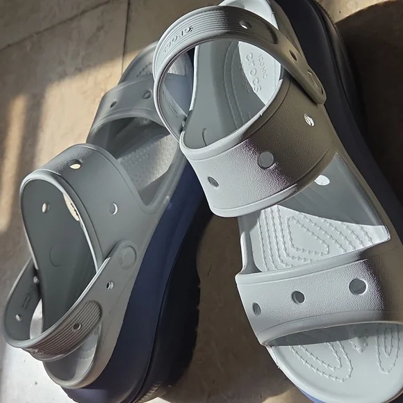 CROCS Platform Sandals - Picture 4 of 8